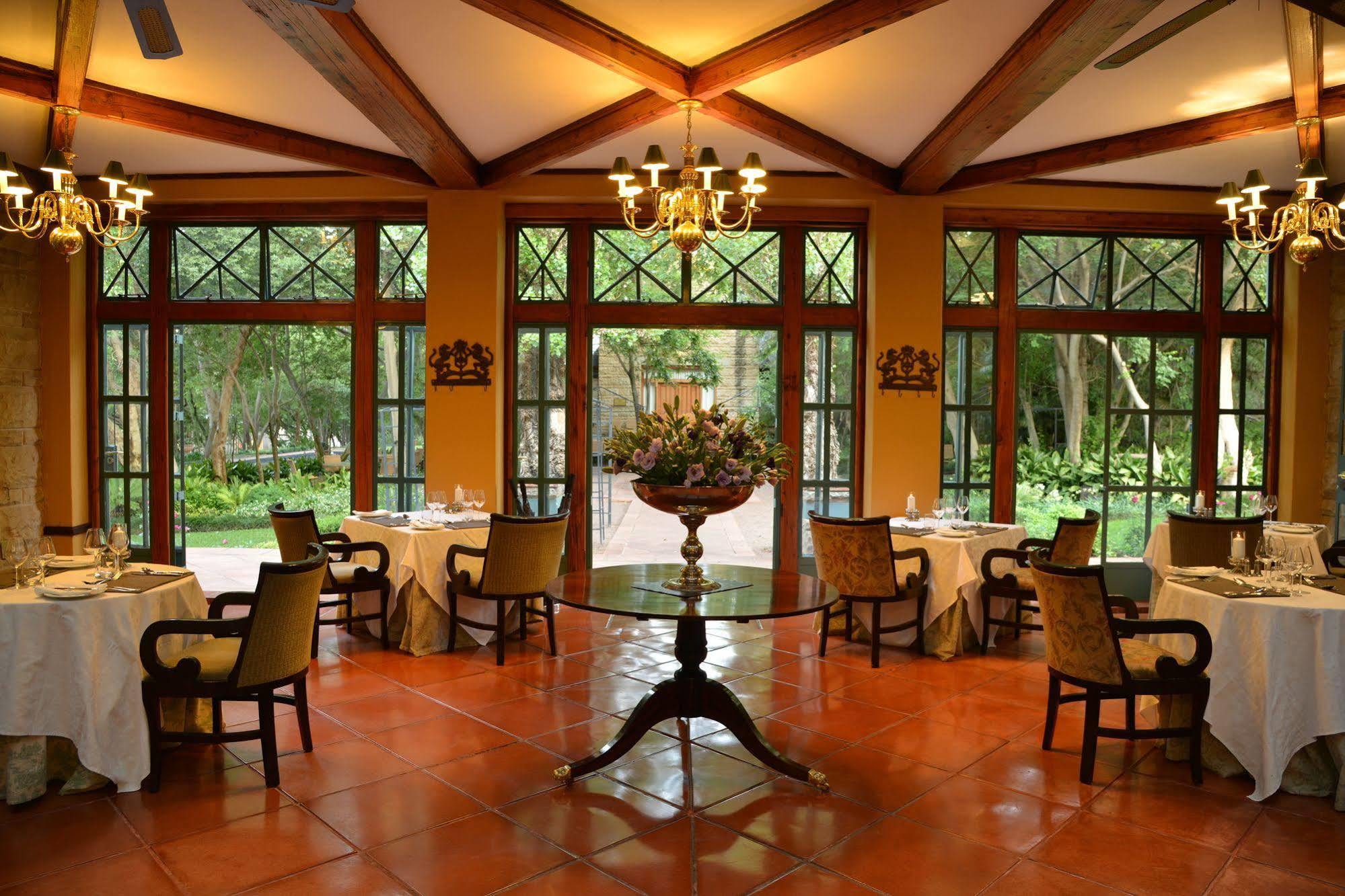 De Hoek Country Hotel Magaliesburg Dış mekan fotoğraf